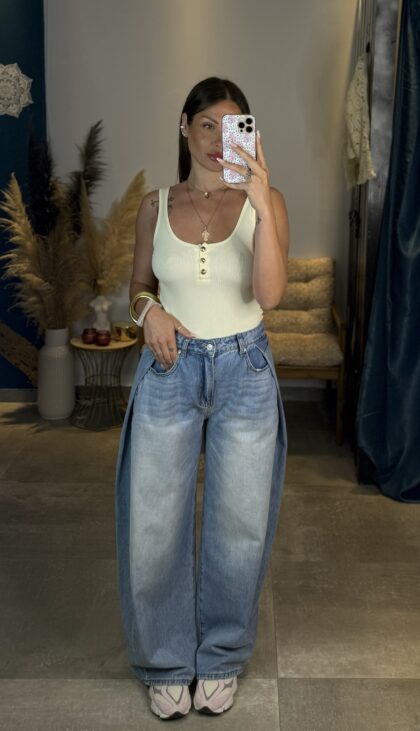 Pleated Baggy Jeans